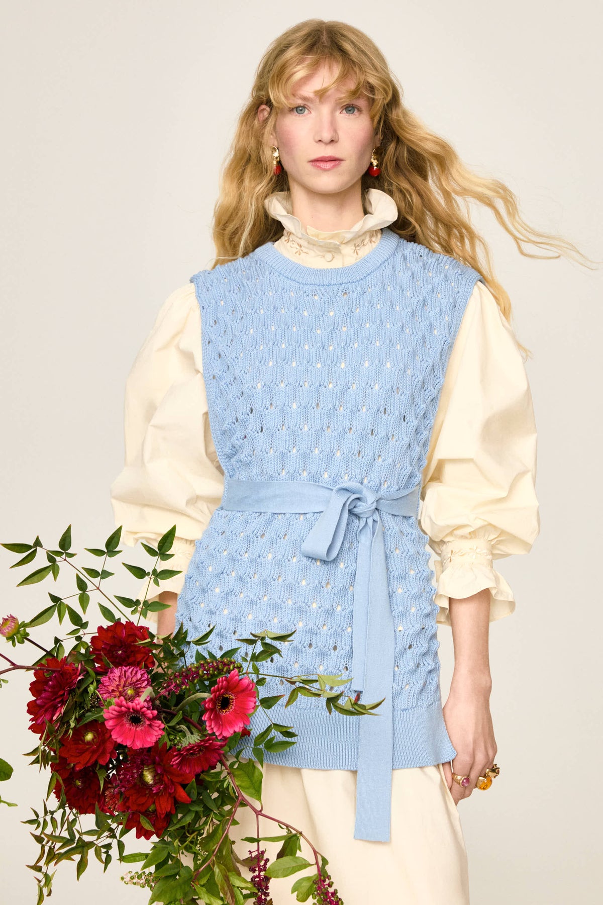 Gilet Amparo Aria en plan taille, avec le nœud à la taille