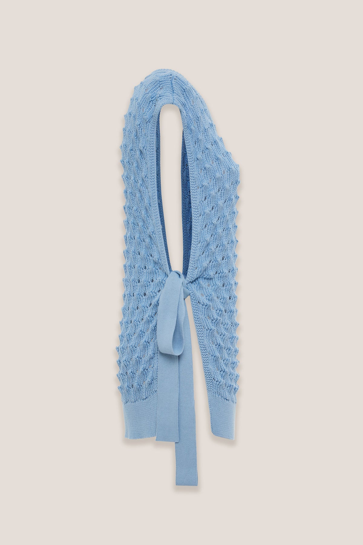 Gilet en maille ajourée Amparo Aria, de côté, sur fond neutre