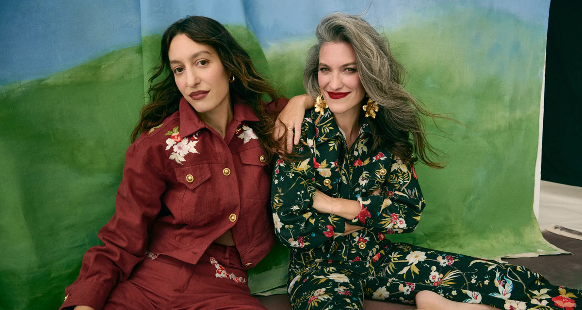 Micaela Miljian Savoldelli et Elena Toscano devant la toile peinte