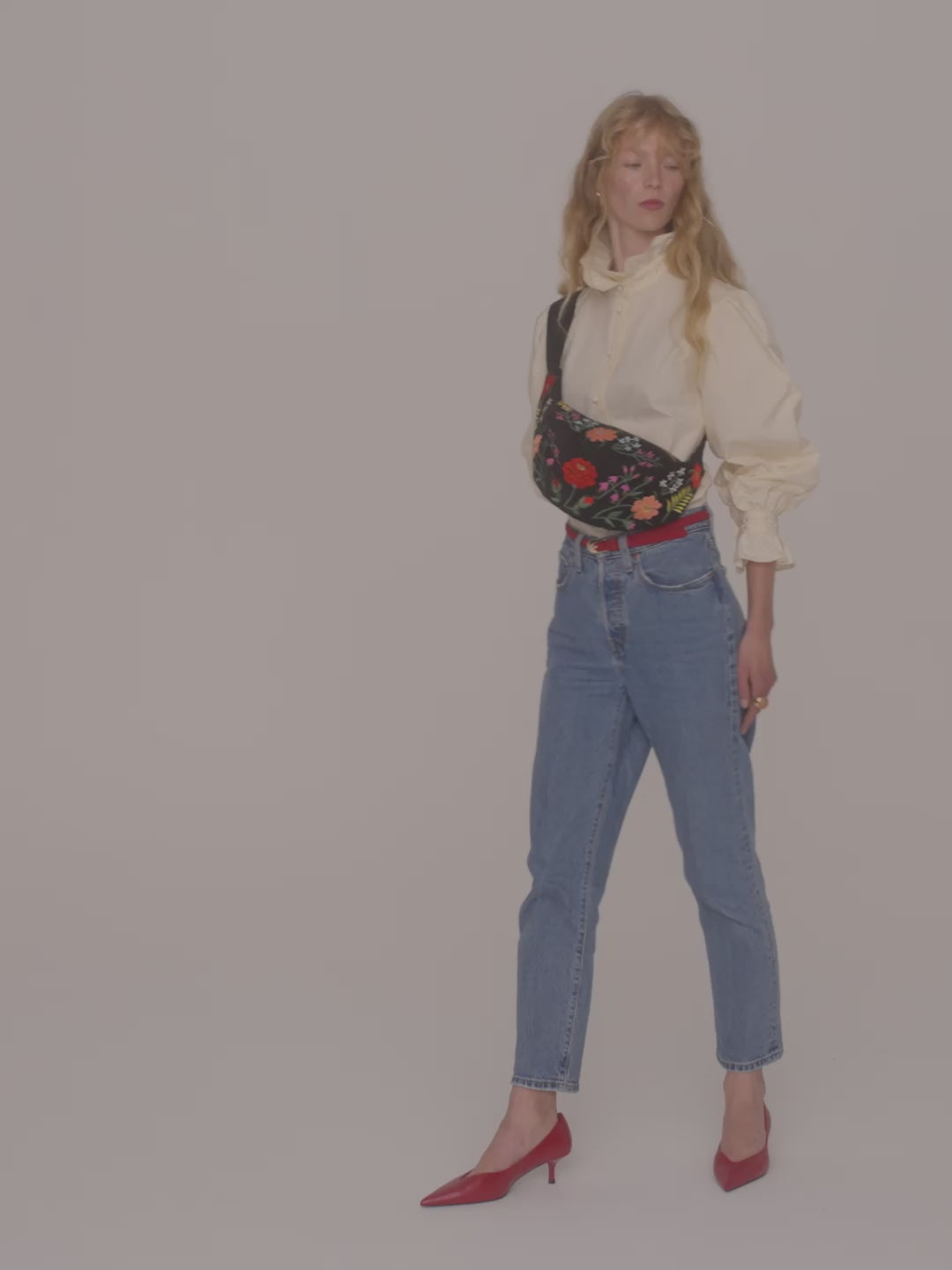 Ninfa Ebano embroidered velvet bag